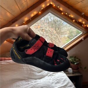 La Sportiva Kids Sneakers - Black and Red